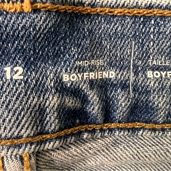 Old Navy Mid-Rise Cut-Off Boyfriend Straight Jeans Size 12 - Picture 9 of 12